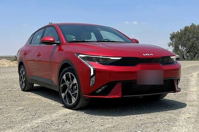 Kia K3 (Sedán / Cross) vista frontal rojo