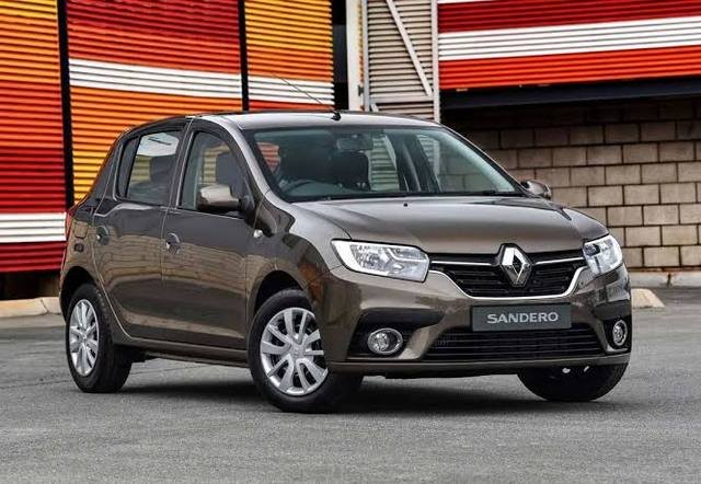 Renault Sandero gris vista frontal