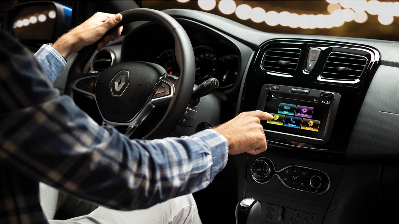 Renault Logan — puesto de conduccion