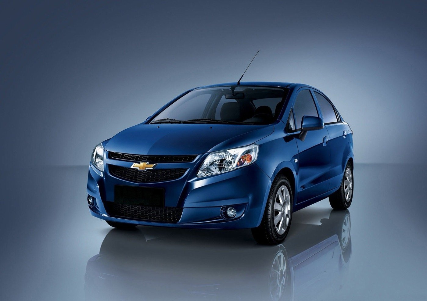 Chevrolet Sail — azul de frente