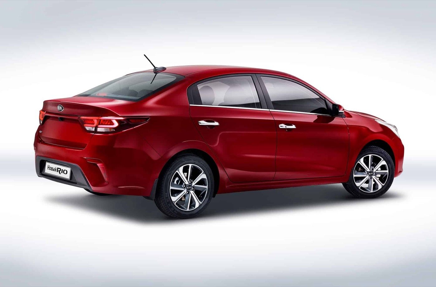 Kia Rio — trasera tres cuartos